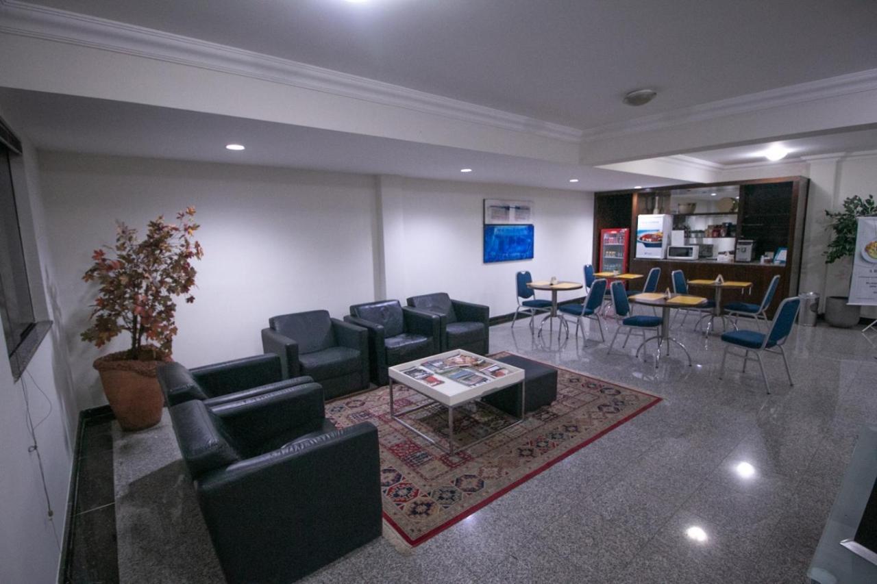 FLAT COMPLETO NO CENTRO DE ARAXÁ - 901 - estacionamento e café da manhã Apartamento Exterior foto